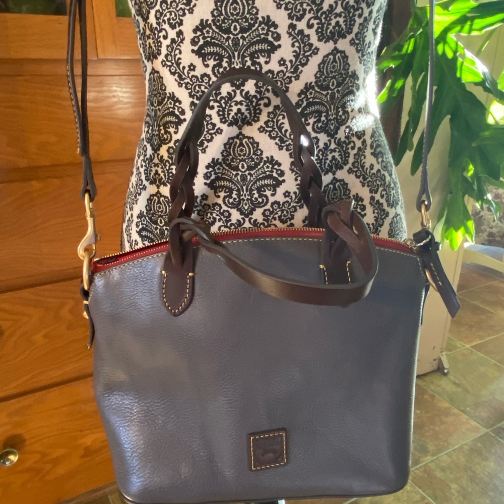 The perfect Dooney & Bourke Satchel! Neutral gray to pair w/ everything you own!